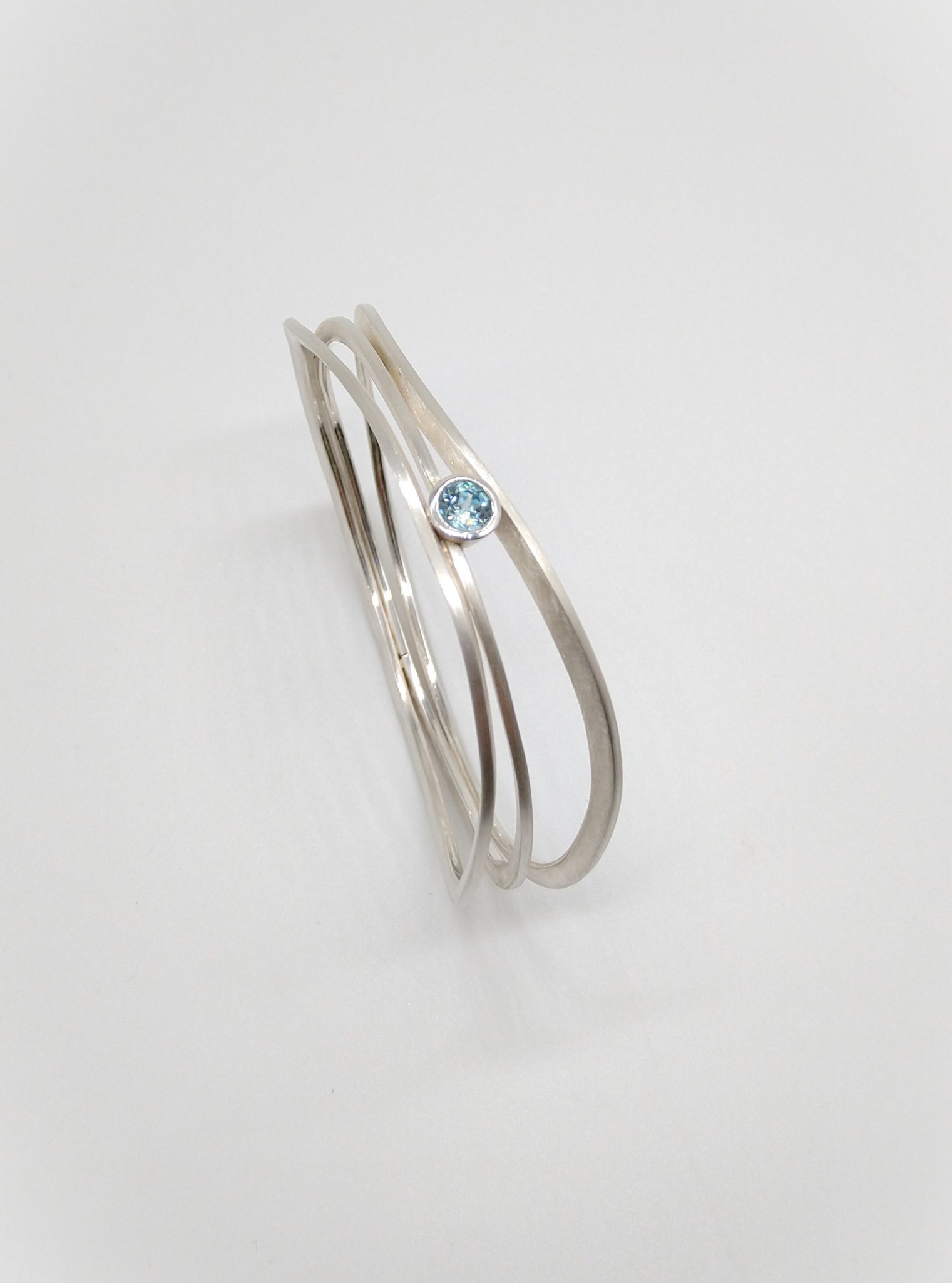 Foto Armreif in Silber mit Zirkon
