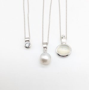 Foto von 3 Ketten mit Brillant, Perle, Mondstein in 585 Weißgold