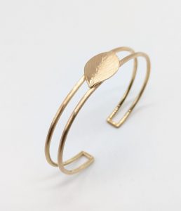 Foto von Armreif in 585 Roségold mit Blattmotiv