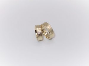 Foto von Trauringen in 585 Gelbgold handgefertigt