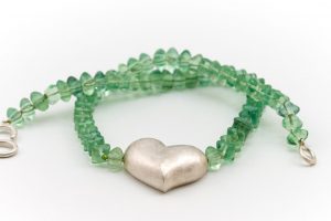Foto von Fluoritkette mit Herzelement aus Silber
