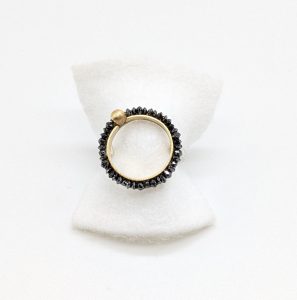 Foto von Silberring mit 750 Gelbgold und schwarzen Diamanten bei mischDESIGN