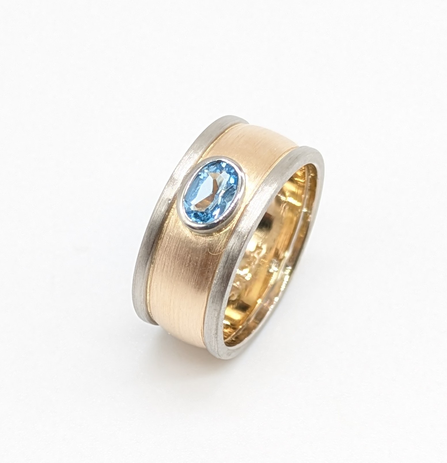 Foto von Roségoldring mit Weißgold und Kundenstein