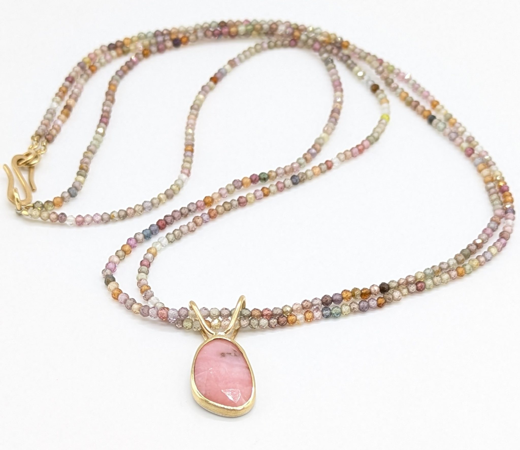 Foto von Safirkette mit 750 Gelbgold und Pinkopal